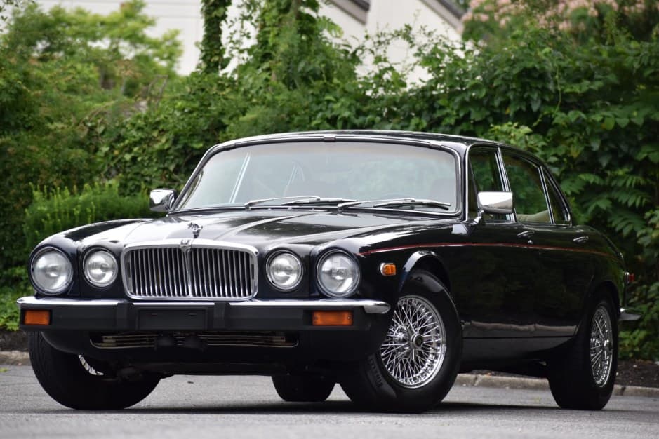1976 Jaguar XJ Series 2 (1974-1979) sold for $7,200
