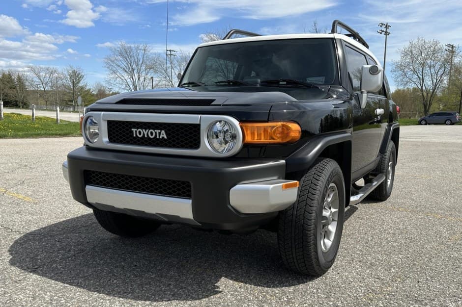 2011 Toyota FJ Cruiser sold for $33,000