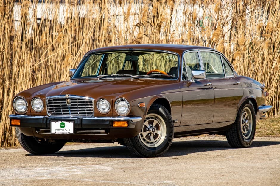 1977 Jaguar XJ Series 2 (1974-1979) sold for $15,750