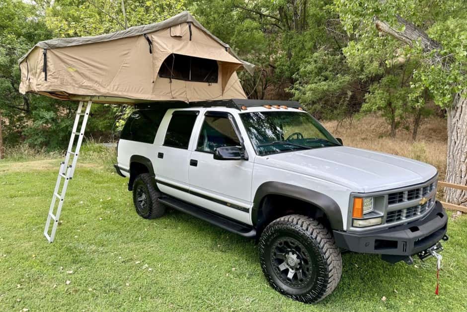 1999 Chevrolet Suburban (GMT400 1992-1999) sold for $25,500