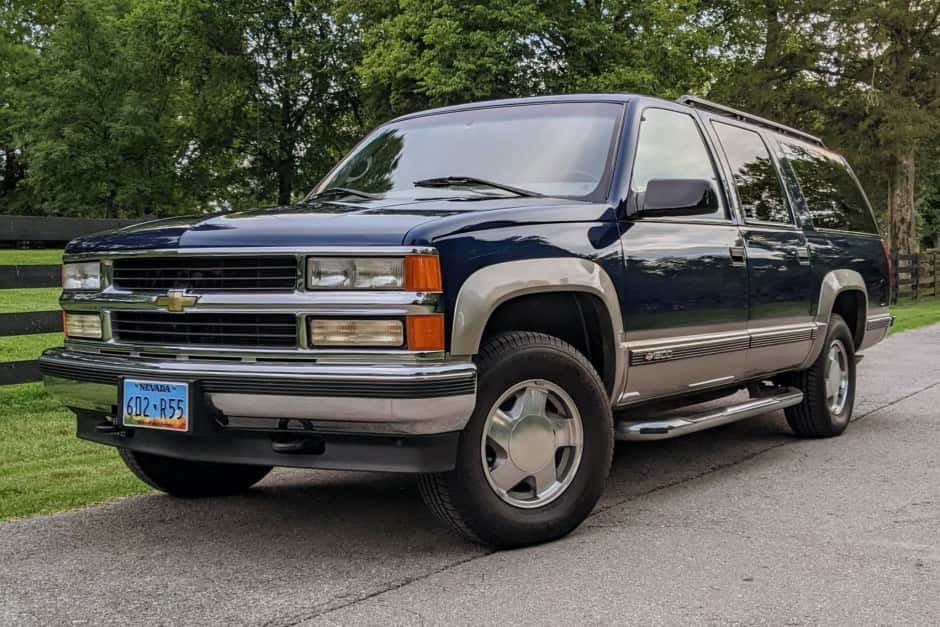 1999 Chevrolet Suburban (GMT400 1992-1999) sold for $19,250