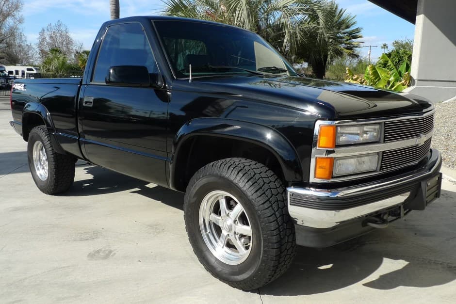 1990 Chevrolet C/K GMT400 (1988-2002) sold for $17,750