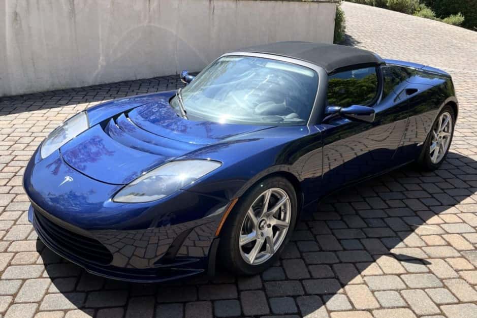 2011 Tesla Roadster sold for $114,000