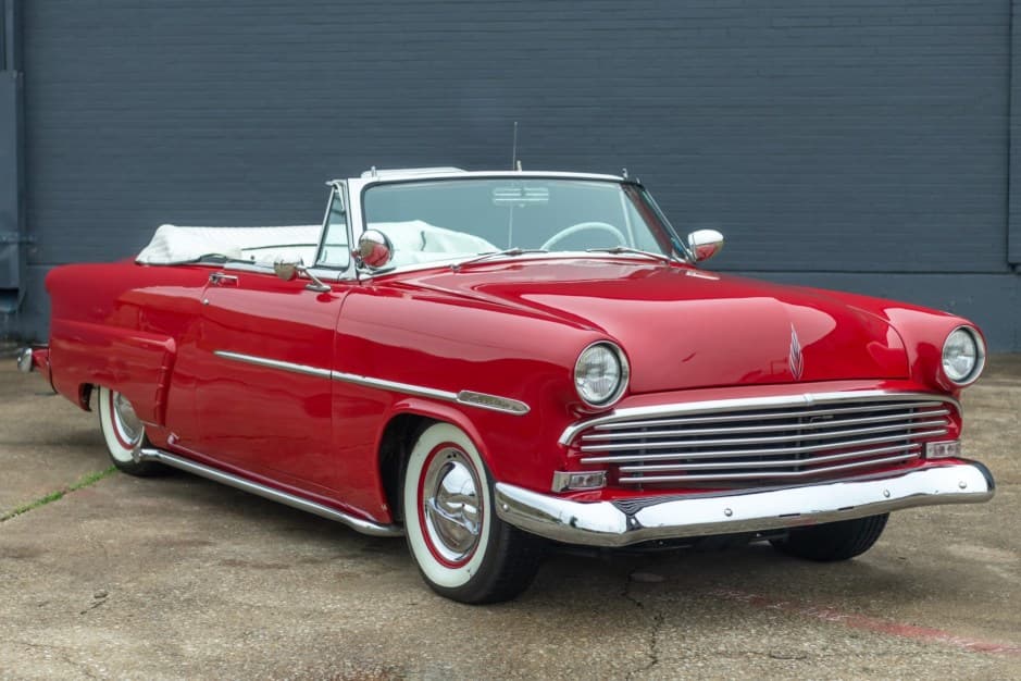1953 Ford Crestline sold for $18,000