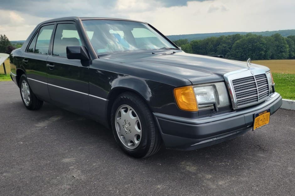 1992 Mercedes-Benz W124 E-Class sold for $18,000
