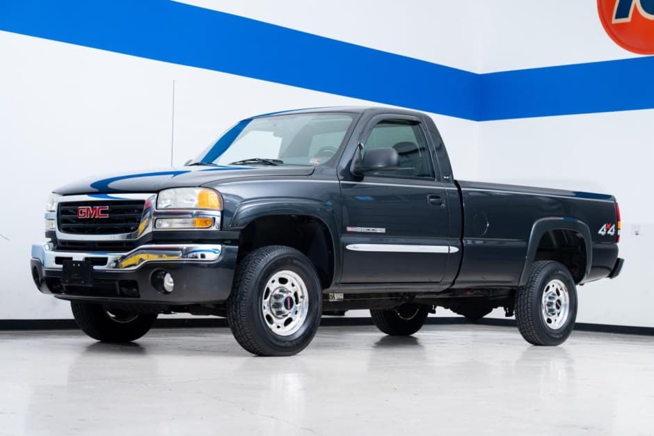 2004 GMC Sierra HD (GMT800 2000-2007) sold for $29,500