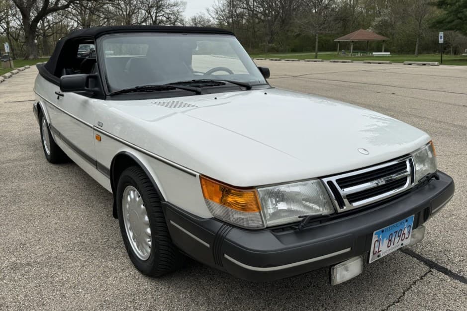 1992 Saab 900 sold for $10,200