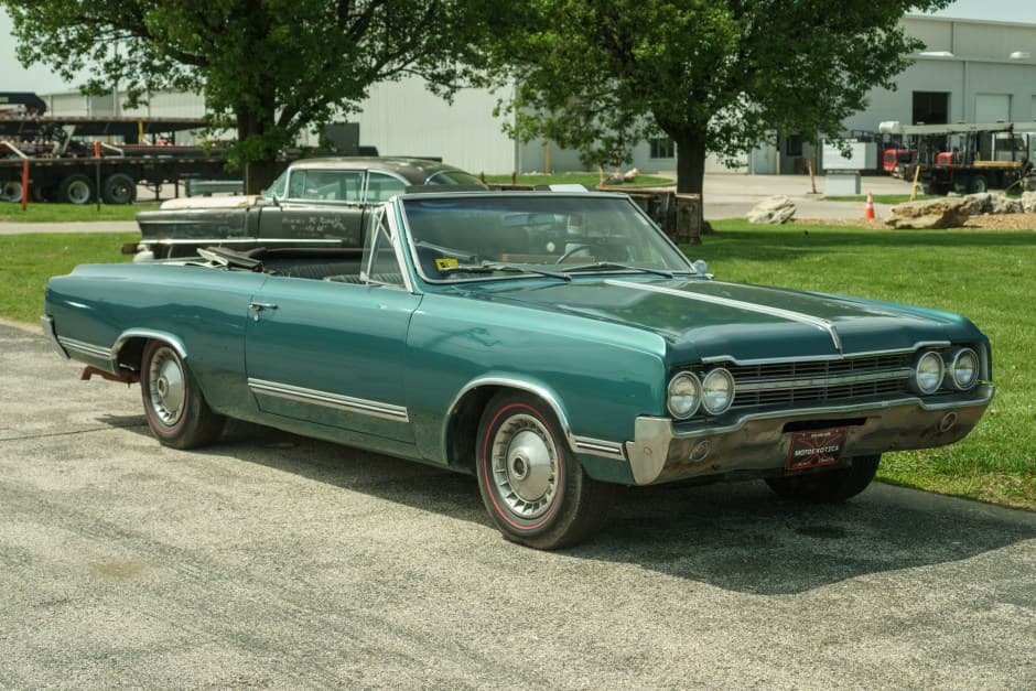 1965 Oldsmobile 442 sold for $10,500