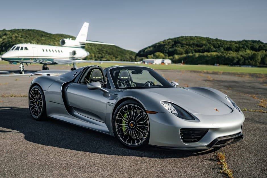 2015 Porsche 918 Spyder sold for $1,630,000