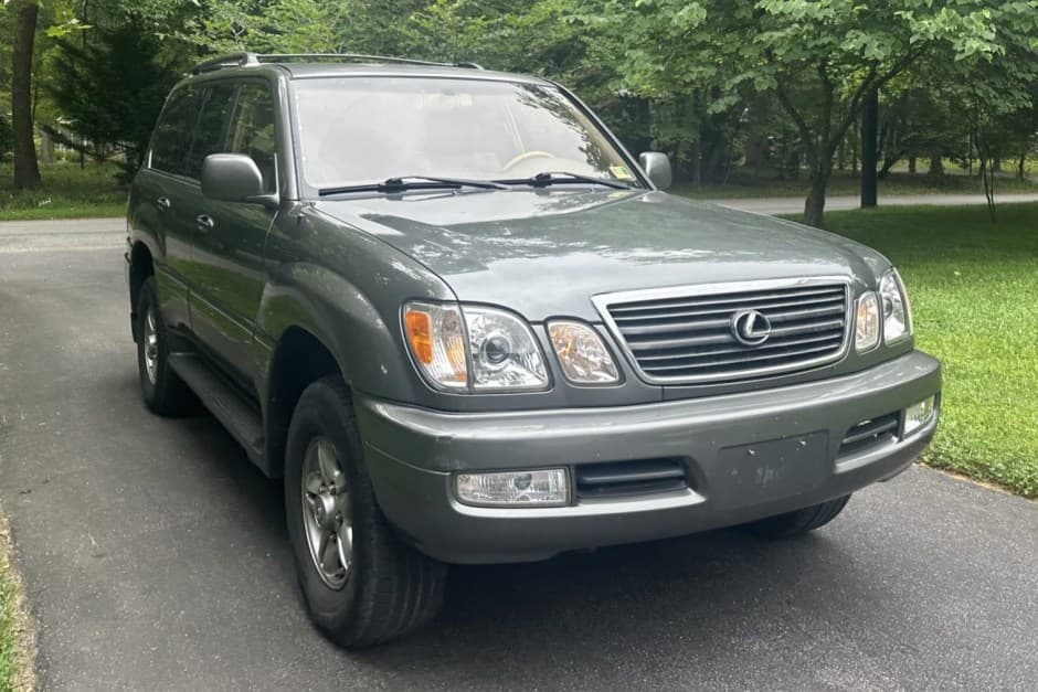 2001 Lexus LX470 sold for $10,700