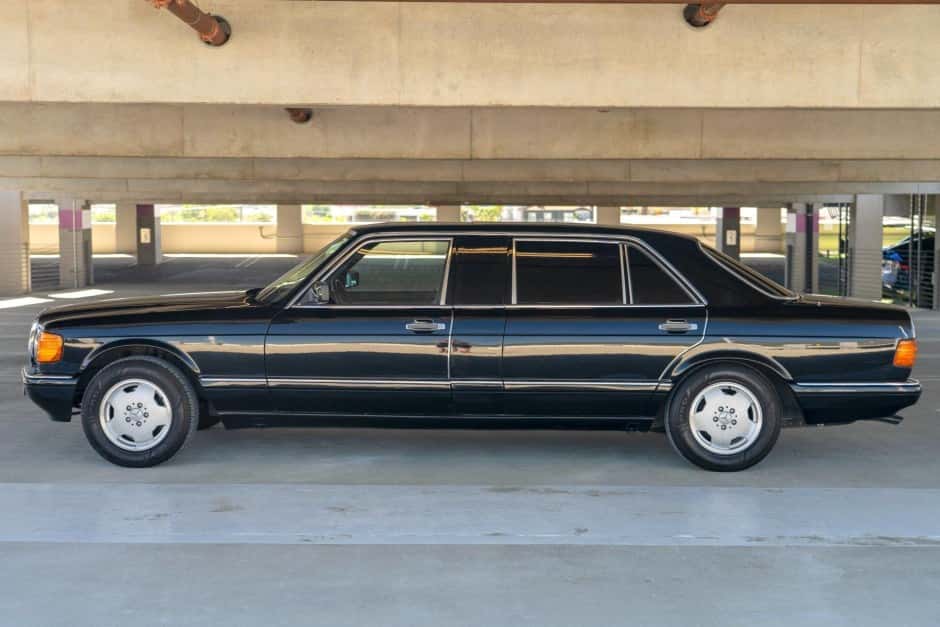 1989 Mercedes-Benz W126 S-Class sold for $9,500