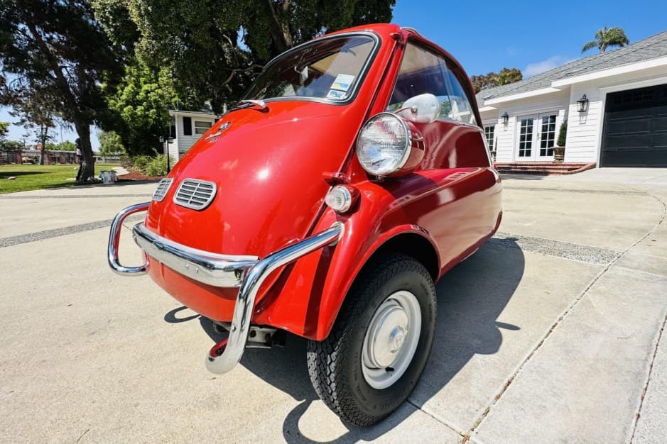 1960 BMW Isetta sold for $29,000