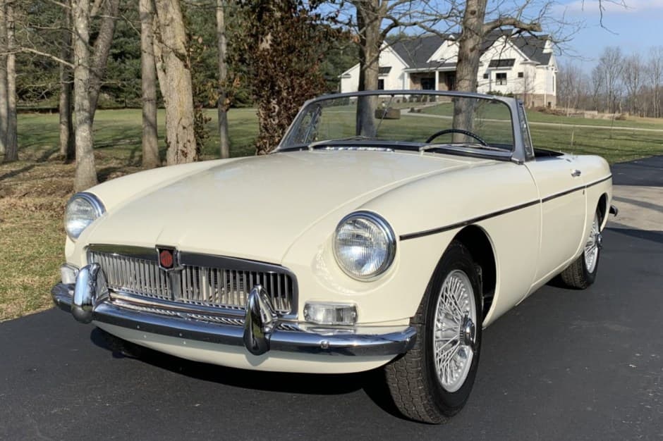 1963 MG MGB sold for $15,500