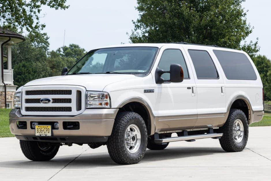 2005 Ford Excursion sold for $32,250
