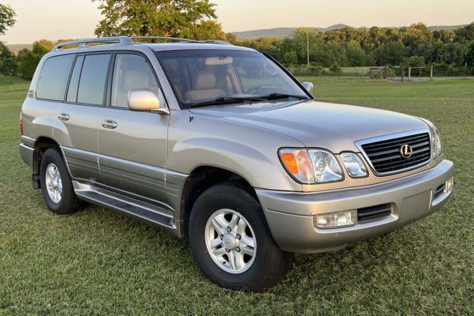1998 Lexus LX470 sold for $15,250