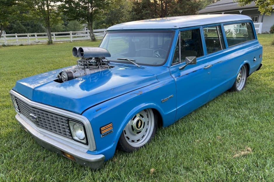 1971 Chevrolet Suburban (1967-1972) sold for $27,000