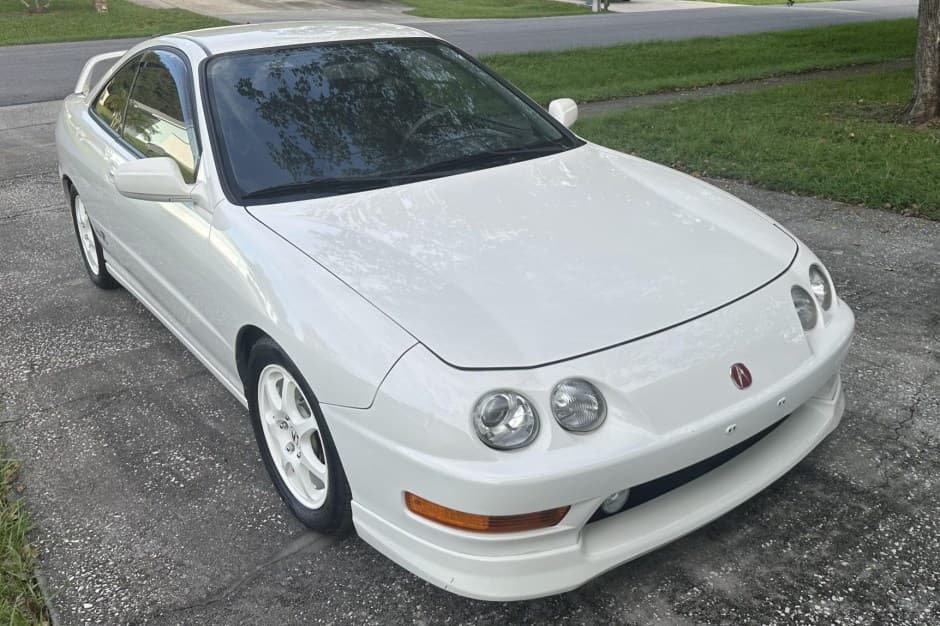 1998 Acura Integra Type R sold for $60,501