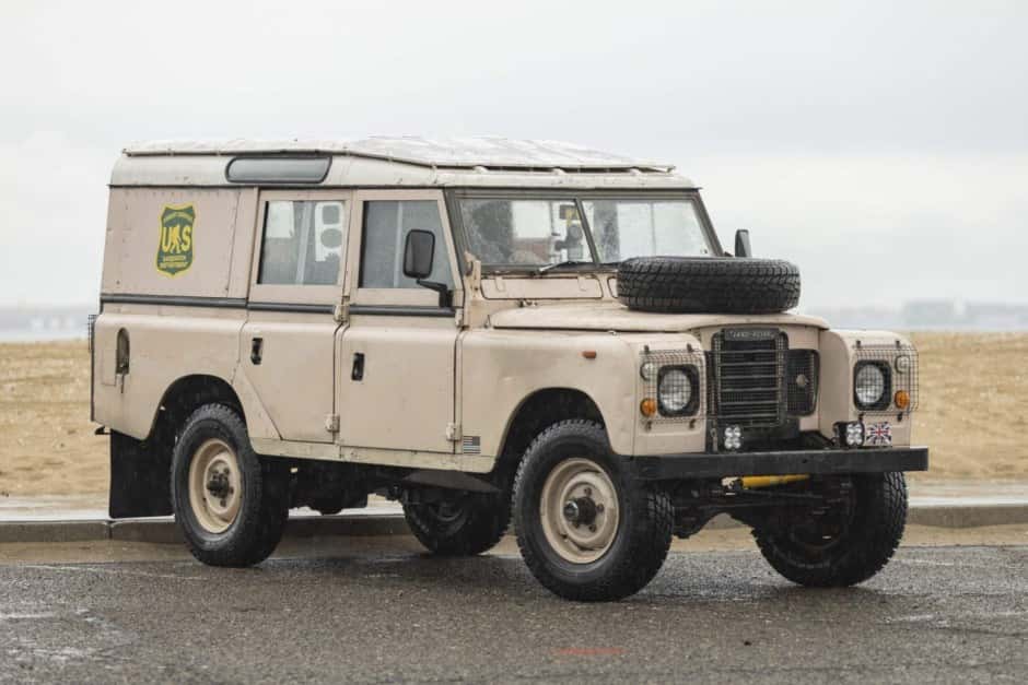 1976 Land Rover Series 109 sold for $13,000