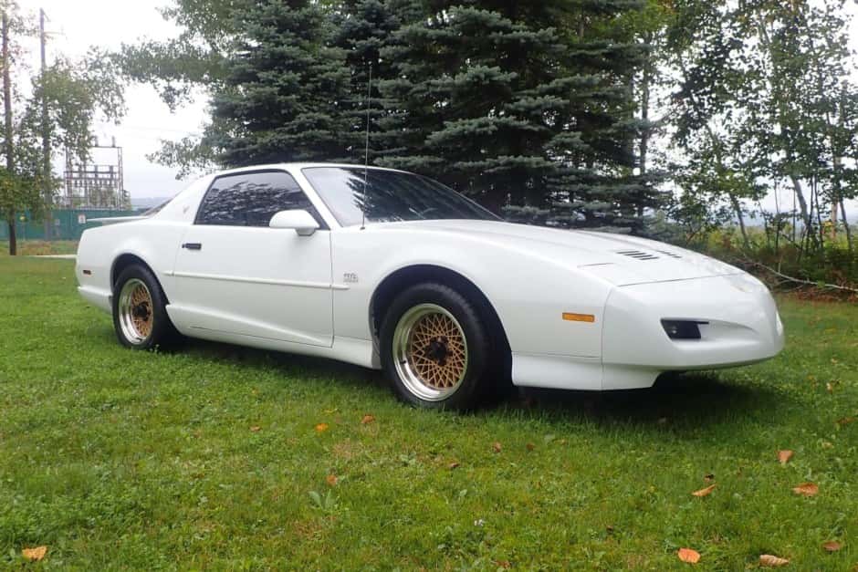 1992 Pontiac Firebird (1982-1992) sold for $12,750