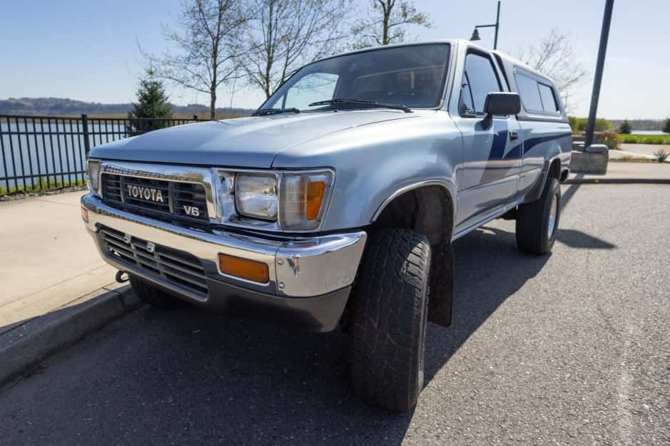 1989 Toyota Pickup (N80/90/100/110 1989-1997) sold for $7,000