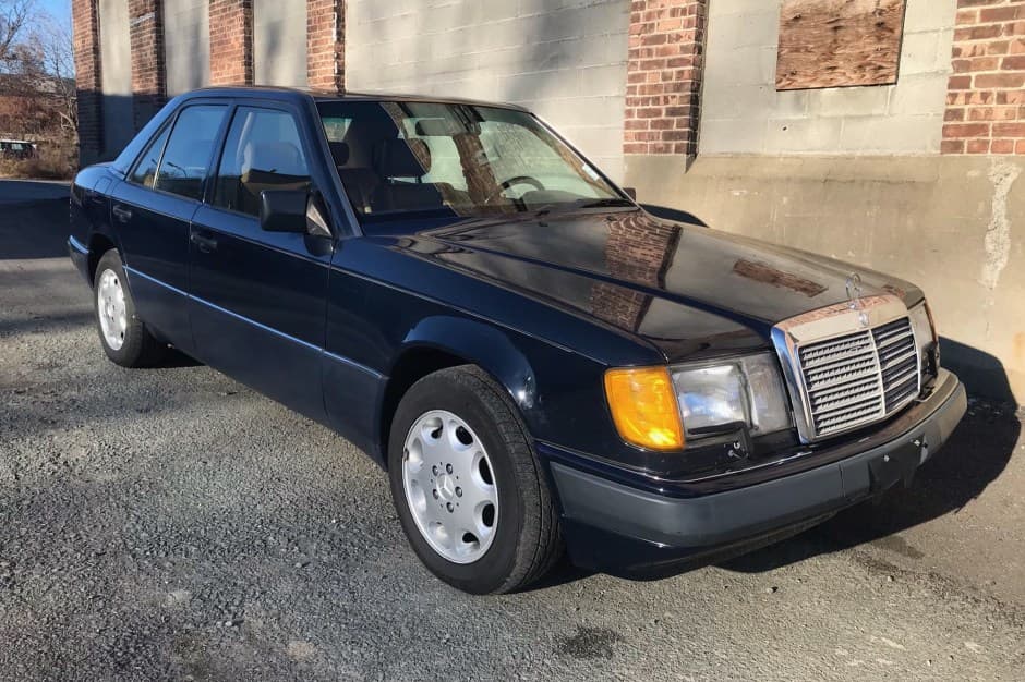 1992 Mercedes-Benz W124 E-Class sold for $8,500
