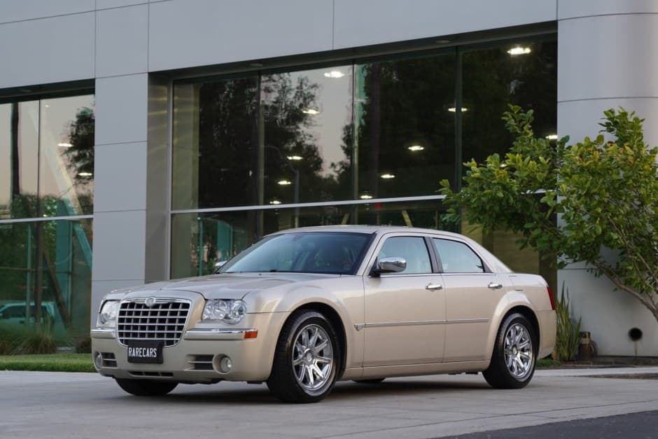2006 Chrysler 300 (2005-2023) sold for $11,250