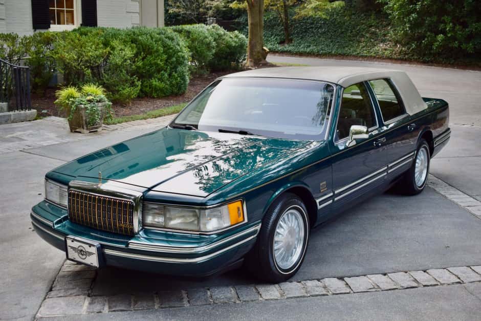 1993 Lincoln Town Car sold for $8,500