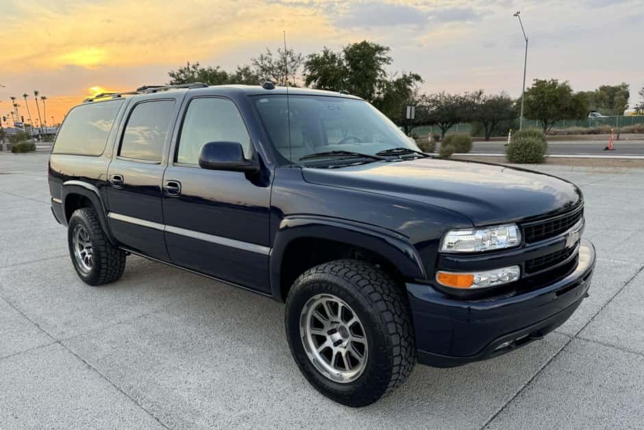 2004 Chevrolet Suburban (GMT800 2000-2006) sold for $20,500