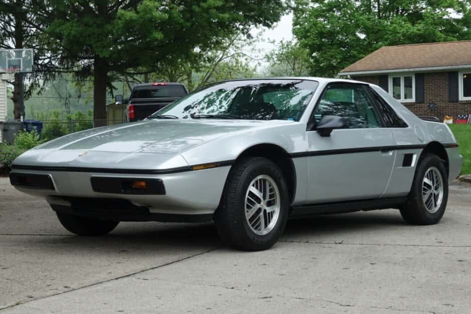 1985 Pontiac Fiero sold for $12,400