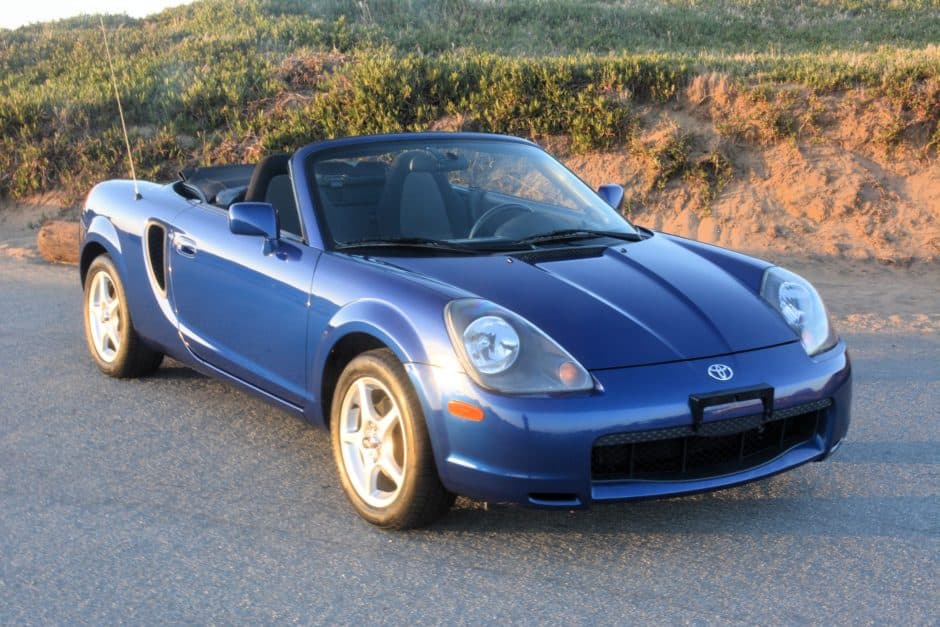 2000 Toyota W30 MR2 sold for $14,500