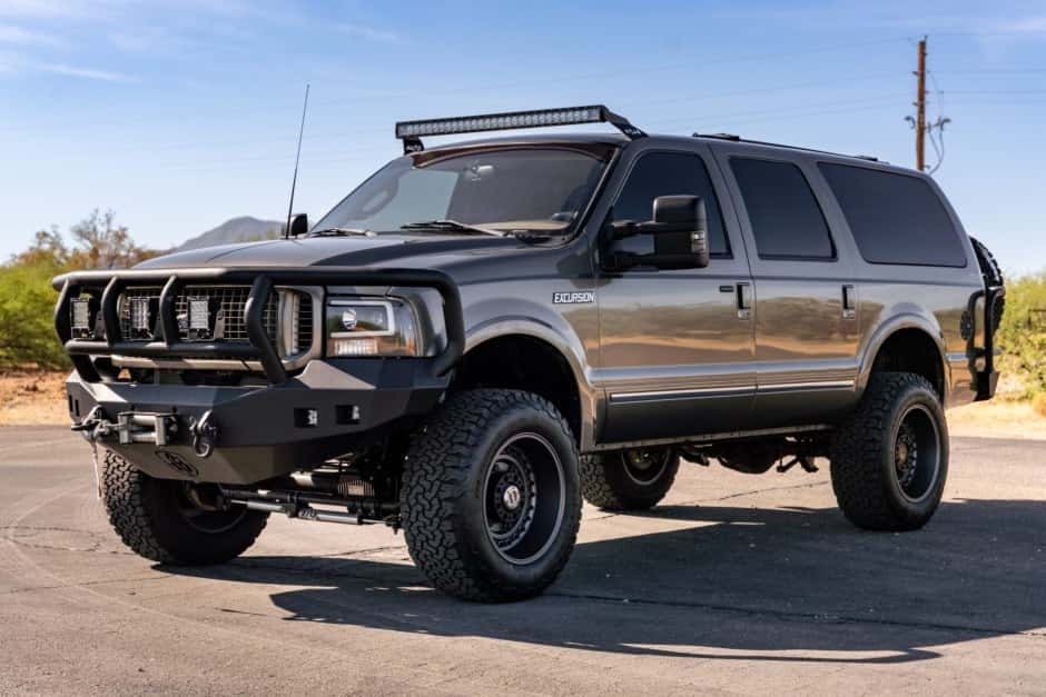 2003 Ford Excursion sold for $28,000