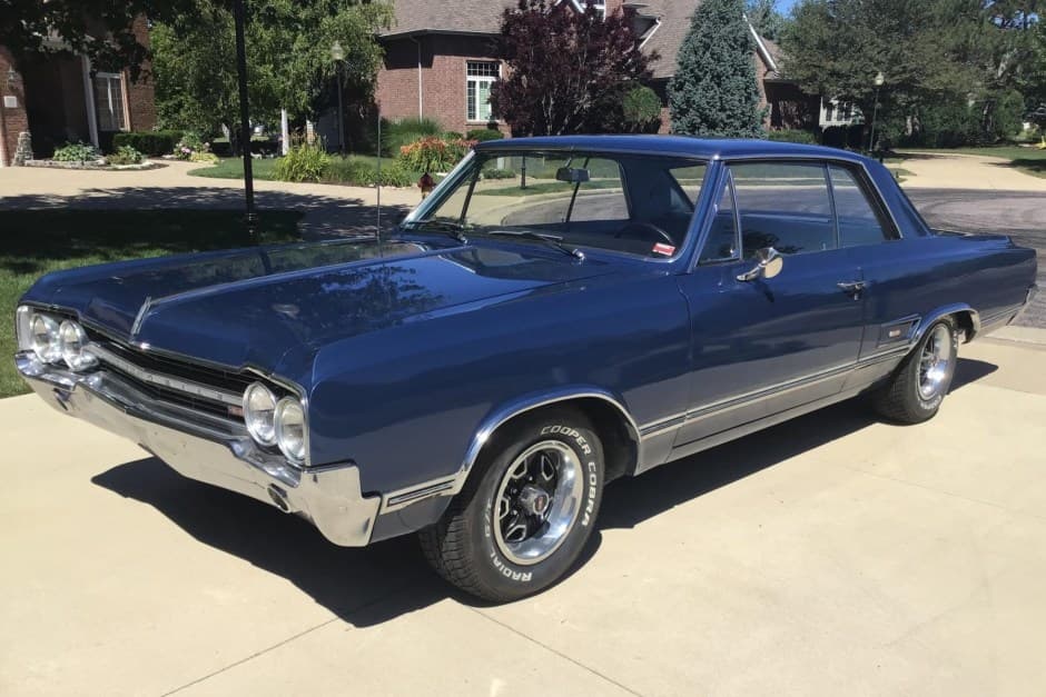 1965 Oldsmobile 442 sold for $29,000