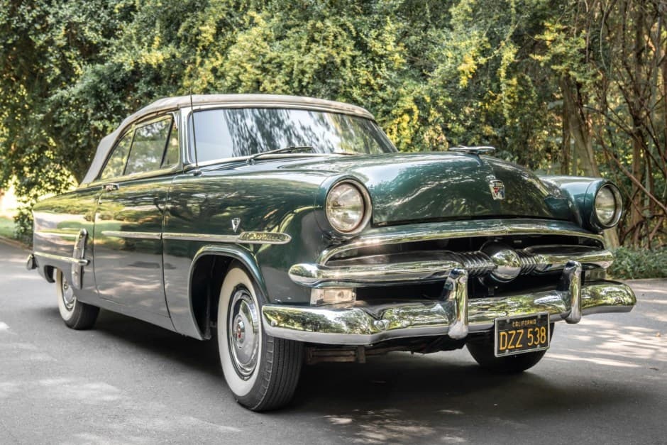 1953 Ford Crestline sold for $15,500