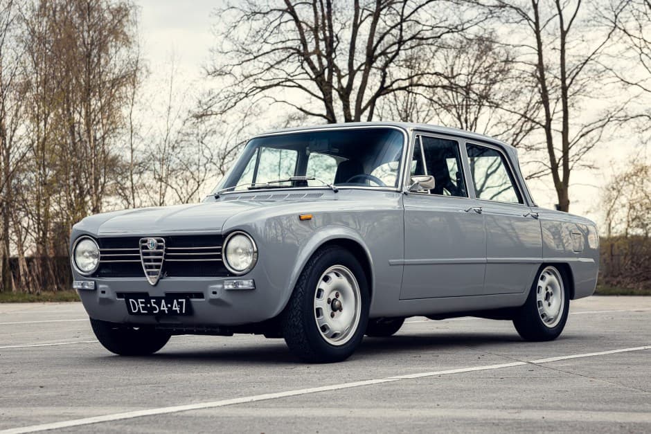 1971 Alfa Romeo 105 Series Sedan sold for $27,000