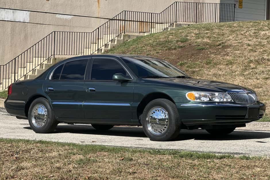 1998 Lincoln Continental (1995-2002) sold for $15,000