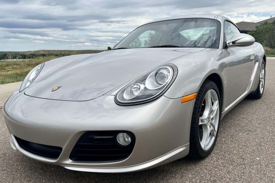 2011 Porsche 987 Cayman sold for $43,250