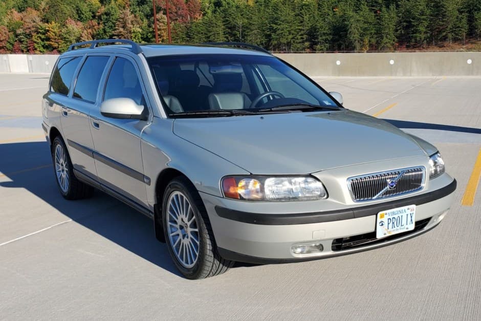 2001 Volvo V70 sold for $10,250