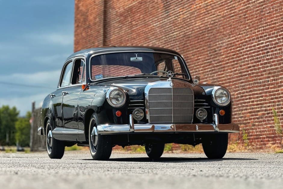 1961 Mercedes-Benz Ponton sold for $32,800