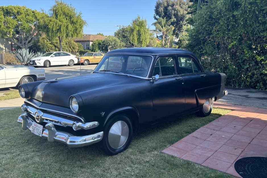 1954 Ford Customline sold for $6,005