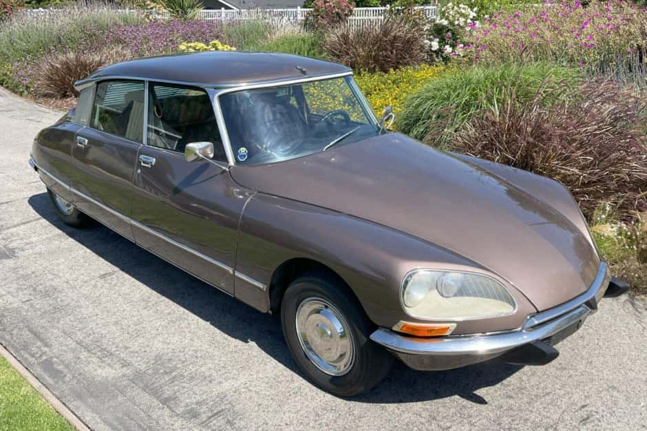 1975 Citroen DS sold for $33,000
