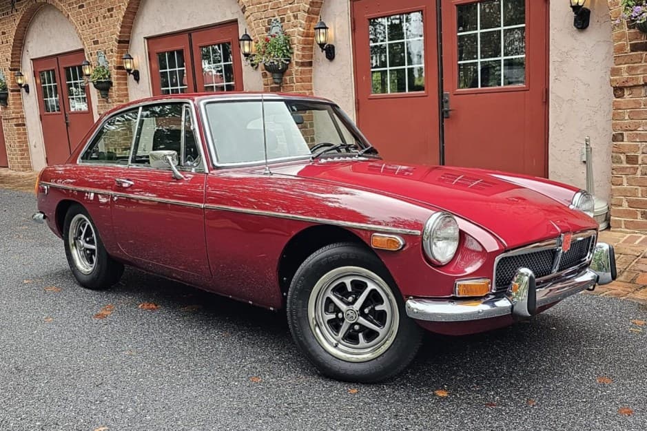 1973 MG MGB sold for $15,500