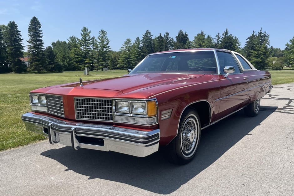1976 Oldsmobile 98 sold for $11,050