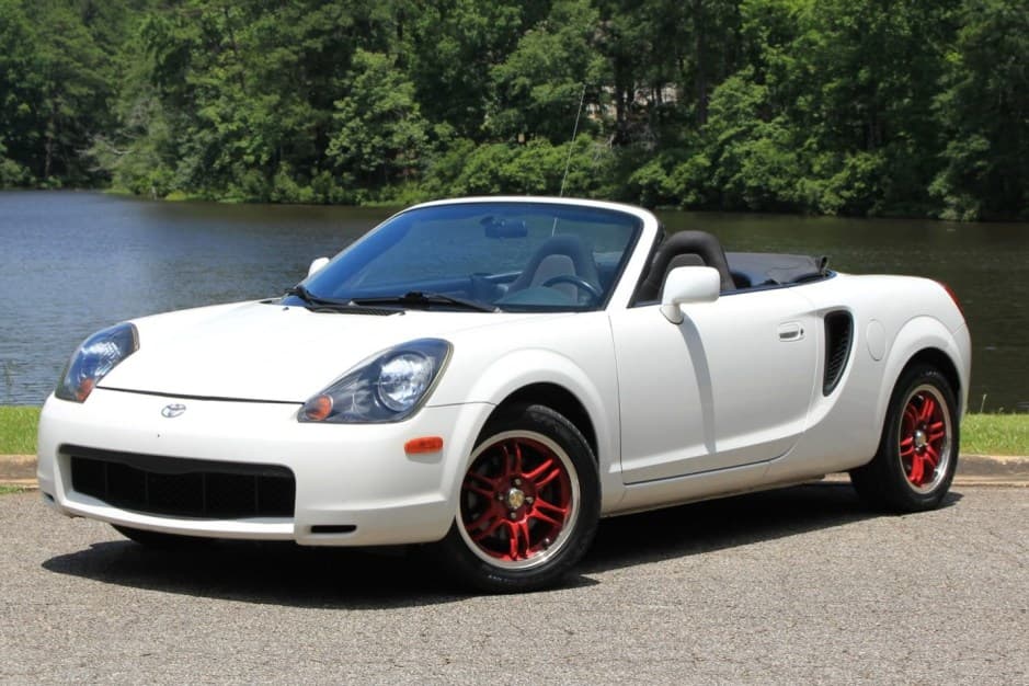 2000 Toyota W30 MR2 sold for $9,500