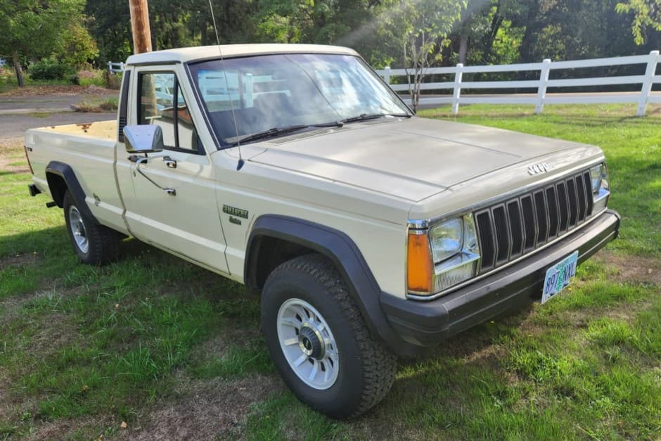 1986 Jeep Pickup sold for $7,000