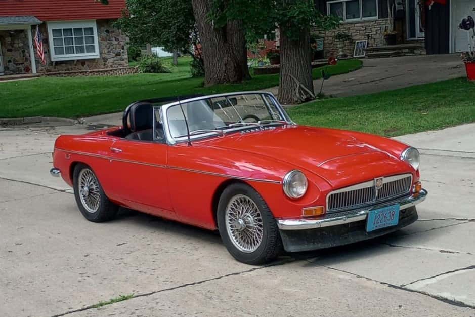 1969 MG MGC sold for $18,200