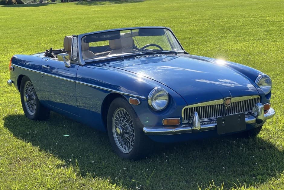 1973 MG MGB sold for $7,500