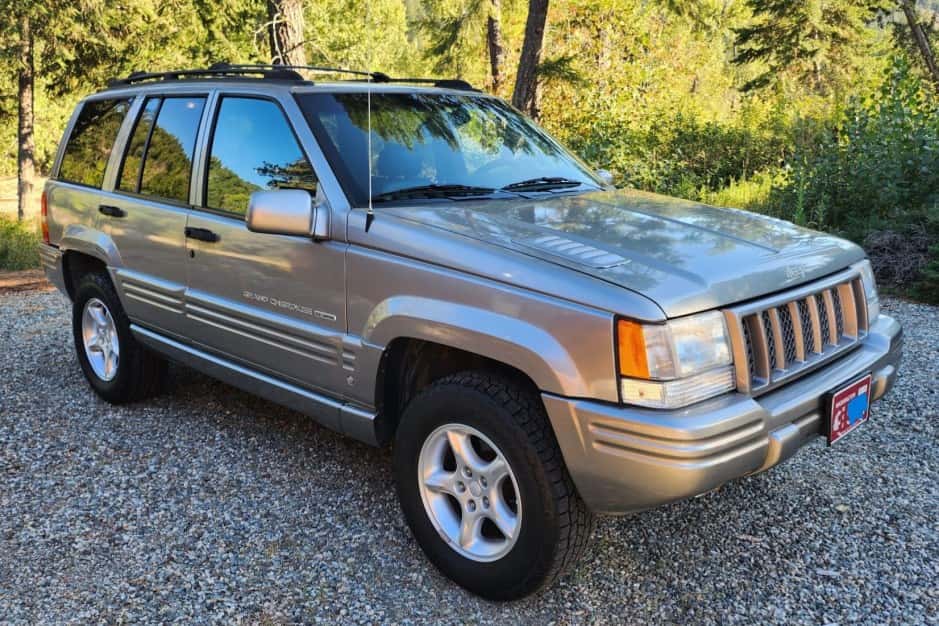 1998 Jeep ZJ Grand Cherokee sold for $9,200