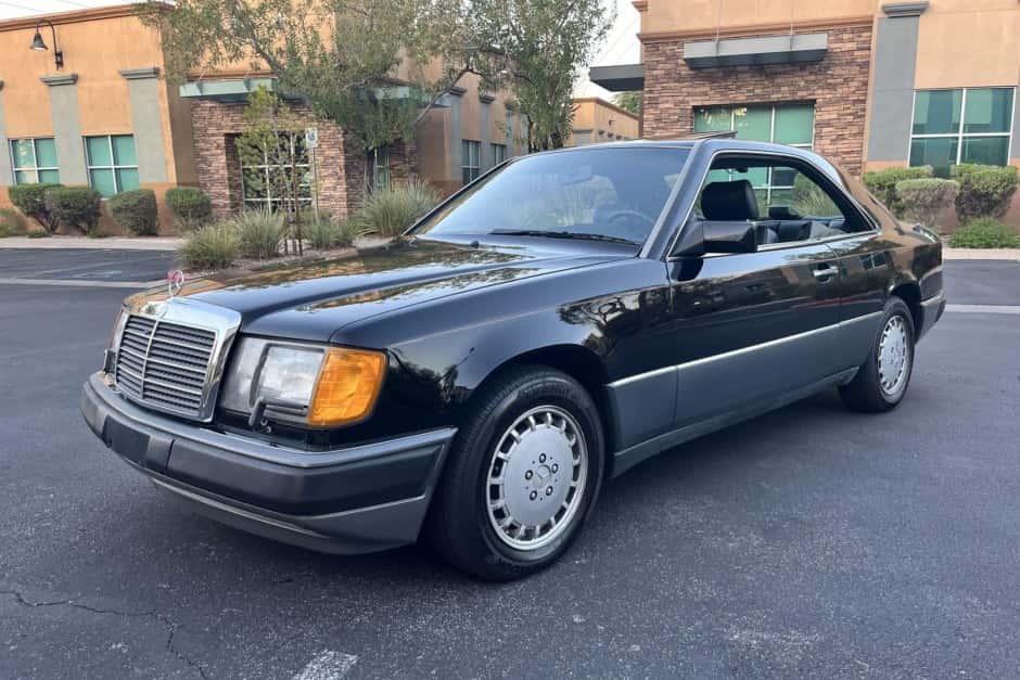 1990 Mercedes-Benz W124 E-Class sold for $6,375