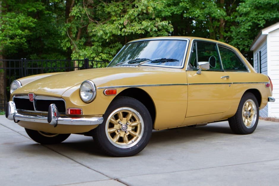 1973 MG MGB sold for $18,600