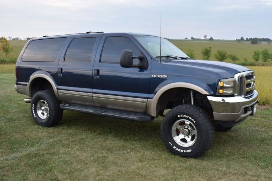 2002 Ford Excursion sold for $15,666